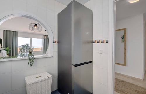 Buenas Noches Apartment | Apartment "Bermuda Beach 1" with Sea View, Shared Pool & Wi-Fi