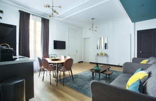 Faubourg Saint-Germain Apartment | Apartment Champ de Mars - Tour Eiffel by Studio prestige