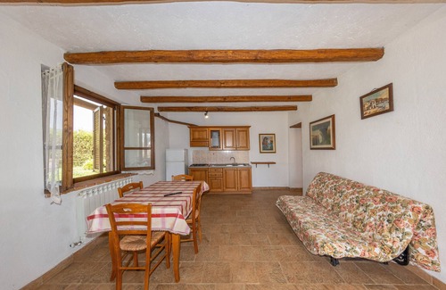 Massa Marittima Apartment | Apartment 'Cinzia' with Shared Pool and Shared Garden