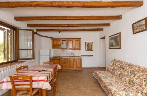 Massa Marittima Apartment | Apartment 'Cinzia' with Shared Pool and Shared Garden
