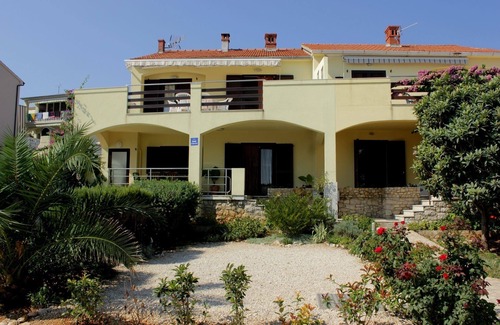 Mali Iz Apartment | Apartment Davor - 20m from sea : A2(2+2) - Mali Iz (Island Iz), Zadar riviera, Croatia