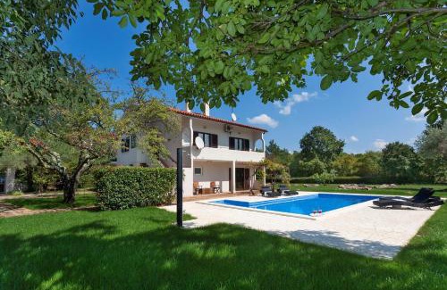 Nova Vas Apartment | Apartment Doris with Private Pool and large Garden