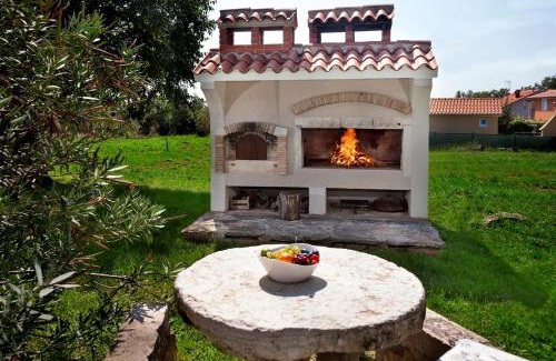 Nova Vas Apartment | Apartment Doris with Private Pool and large Garden