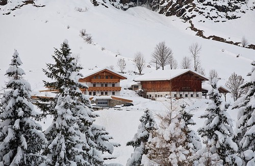 Moso in Passiria Apartment | Apartment "Egarthof Alpenrose" with Mountain View, Balcony & Garden