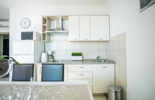 Seget Donji Apartment | Apartment for 4+2, Seget Donji ❤, by the beach