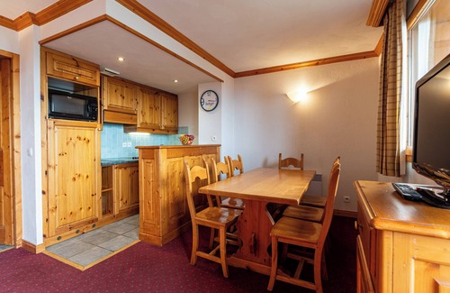 Plagne Villages Apartment | Apartment "Résidence Aspen" with Mountain View, Private Garden and Balcony