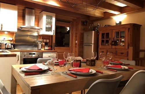 Monetier-les-Bains Apartment | Apartment in Prestige wooden chalet at Monetier les Bains