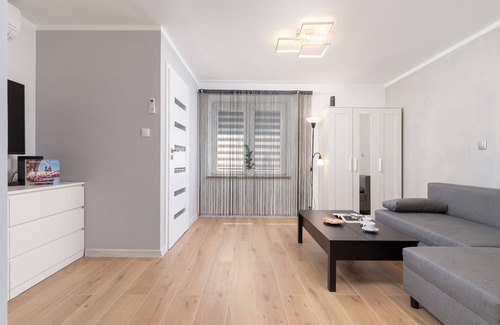 Podgorze Apartment | Apartment Gromadzka With A/C by Renters