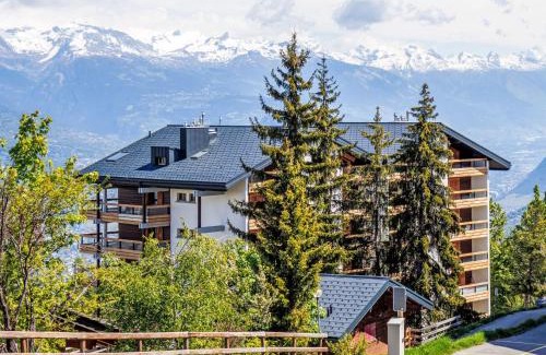 Saint-Pierre-de-Clages Apartment | Apartment Haut de Cry 16 by Interhome