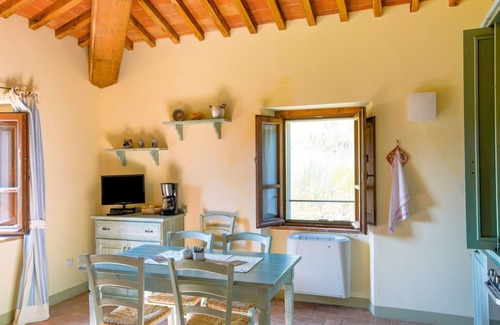 Anghiari Apartment | Apartment in a holiday home