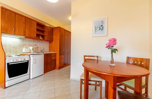 Agios Stefanos Avliotes Apartment | Apartment In A Hotel 'Kosmos Studio 6' with Shared Terrace, Wi-Fi and Air Conditioning