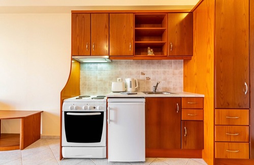 Agios Stefanos Avliotes Apartment | Apartment In A Hotel 'Kosmos Studio 6' with Shared Terrace, Wi-Fi and Air Conditioning
