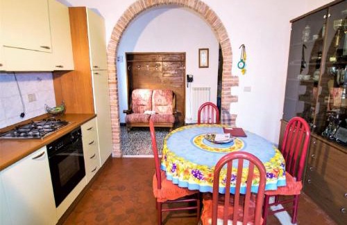 Massa Marittima House | Apartment in Massa Marittima with swimming pool