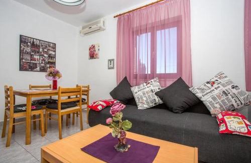 Njivice Apartment | Apartment in Njivice with sea view, balcony, air conditioning, WiFi 4687-1