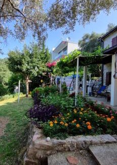 Sutomore House | Apartment in Oak forest