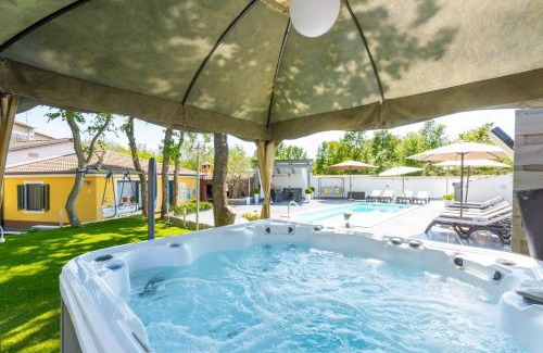 Kukci Apartment | Apartment in Porec with terrace, air conditioning, WiFi, washing machine (4928-4)