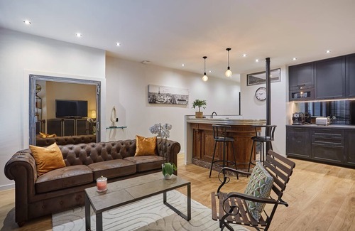 Quartier du Faubourg-Montmartre Apartment | Apartment in the Center of Paris by Studioprestige