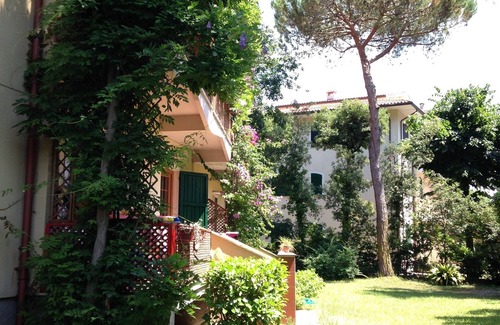 Ronchi Apartment | APARTMENT IN TUSCANY 500 METERS FROM THE SEA NEAR Forte dei Marmi (Versilia)