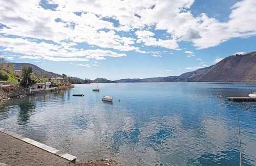 Crabbia Apartment | Apartment 'Isola Vista Lago ' with Lake View, Wi-Fi and Air Conditioning