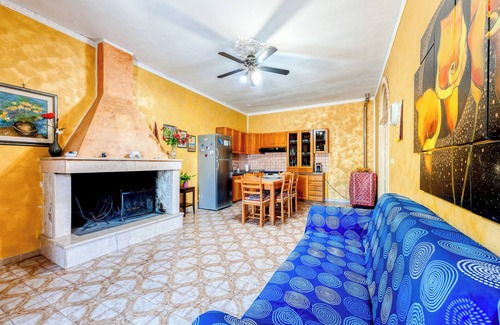 Torre Castiglione Apartment | Apartment 'La Corte Del Geco' with Private Terrace, Wi-Fi and Air Conditioning