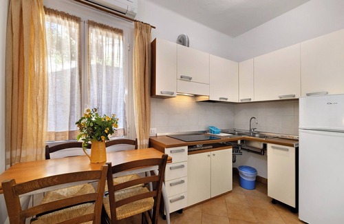 Finale Ligure Apartment | Apartment 'La Realidad 1' with Shared Pool, Wi-Fi and Air Conditioning