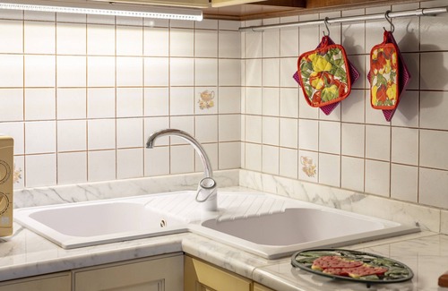 Palmariggi Apartment | Apartment 'La Terra Di Mezzo' with Balcony, Wi-Fi and Air Conditioning