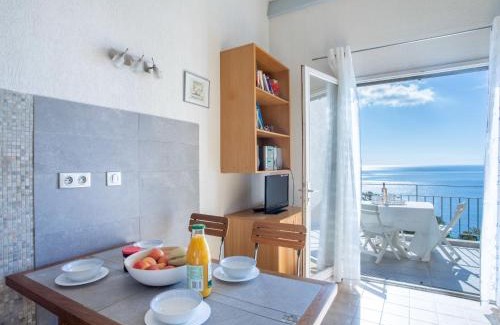 Rayol-Canadel-sur-Mer Apartment | Apartment Le Paradou-4 by Interhome
