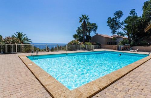 Rayol-Canadel-sur-Mer Apartment | Apartment Le Paradou-4 by Interhome