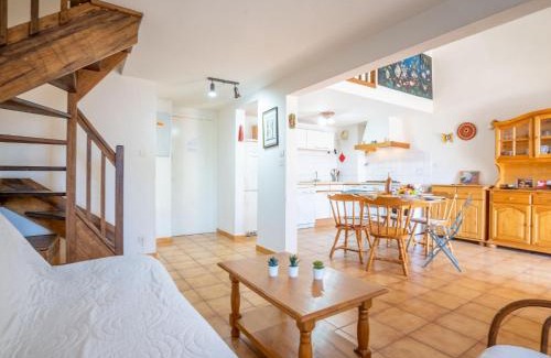 Les Lecques Apartment | Apartment Les Mimosas by Interhome