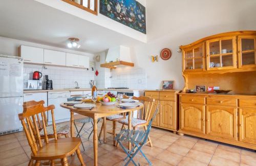 Les Lecques Apartment | Apartment Les Mimosas by Interhome