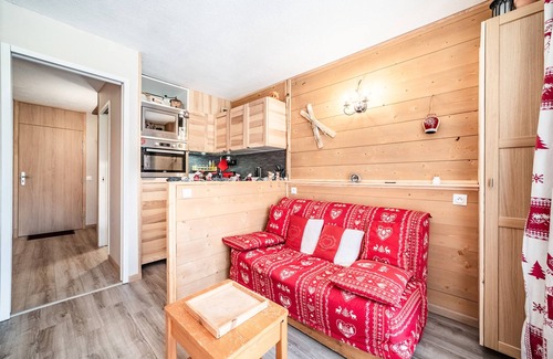 Le Praz de Lys Apartment | Apartment 'Les Pralyssimes' with Mountain View, Private Terrace and Wi-Fi
