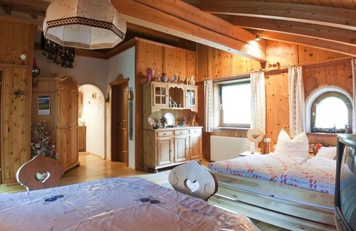 Gries im Sellrain Apartment | Apartment / living room / shower, WC - Gästehaus Kirchebner
