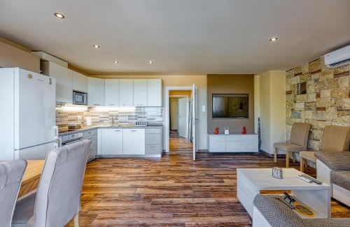 Mugeba Apartment | Apartment M- Panoramic View