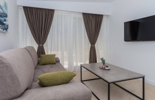 Donja luka Apartment | Apartment Mari - 40m from the beach: A6(4+2) - Makarska, Riviera Makarska, Croatia
