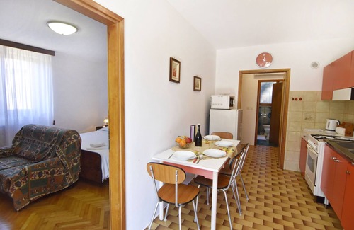 Basanija Apartment | Apartment Marija 2 in Salvore near the beach, AC, WiFi, parking