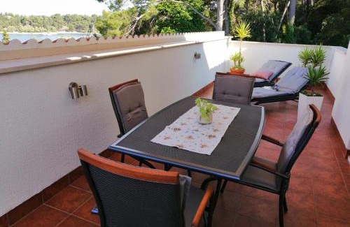 Cove Tri Zala (Zrnovo) Apartment | Apartment Markorcula