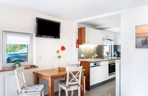 Stedesdorf Apartment | Apartment 'Nordsee - Wattwurm' with Wi-Fi & Garden