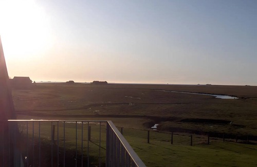 Langeneß Apartment | Apartment 'Nordseeblick' with Sea View, Private Terrace and Wi-Fi