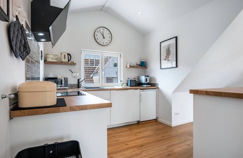 Wesselburen Apartment | Apartment 'Nordseeperle' with Roof terrace and Wi-Fi
