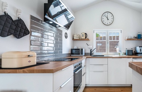 Wesselburen Apartment | Apartment 'Nordseeperle' with Roof terrace and Wi-Fi