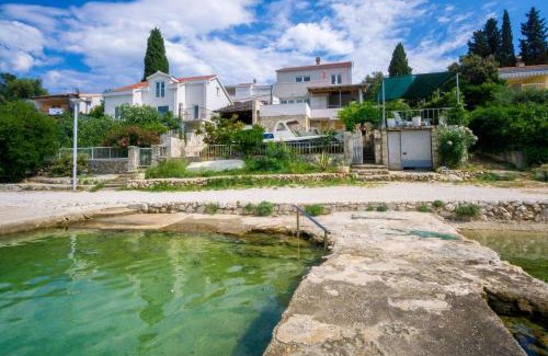 Seget Vranjica Apartment | Apartment on the beach, Zoranka