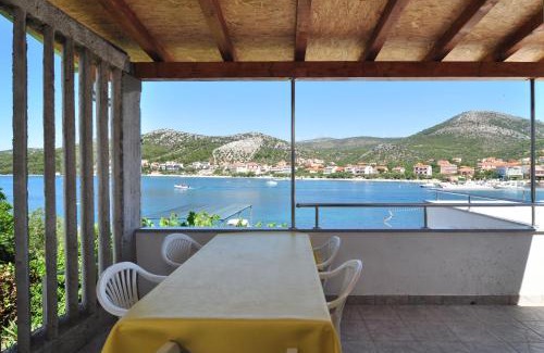 Seget Vranjica Apartment | Apartment on the beach, Zoranka
