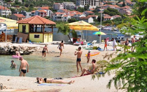 Seget Vranjica Apartment | Apartment on the beach, Zoranka