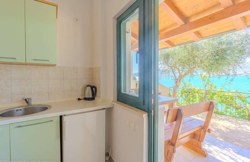 Zubovici Apartment | Apartment on top of the cliff right on the beach with sea views