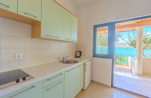 Zubovici Apartment | Apartment on top of the cliff right on the beach with sea views