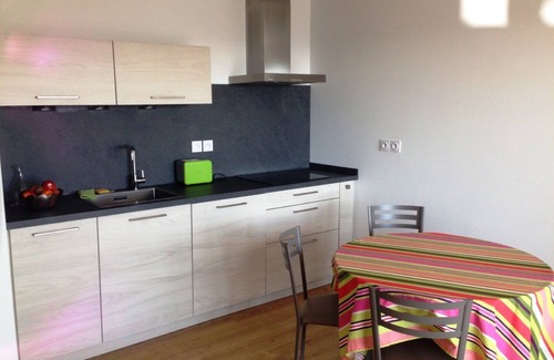 Les Sables d'Olonne Apartment | Apartment 'Proche Port' with Balcony