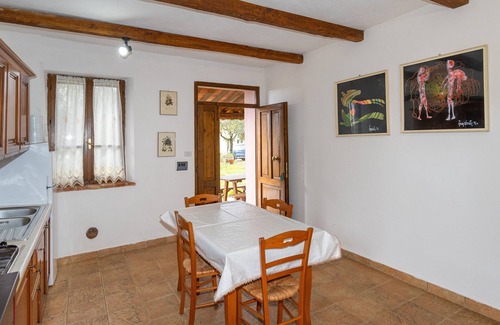 Massa Marittima Apartment | Apartment 'Simone' with Shared Pool and Shared Garden