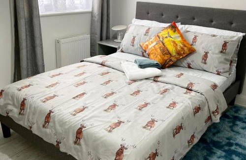 Alibon Apartment | Apartment - Sleeps 4 - Parking - WiFi