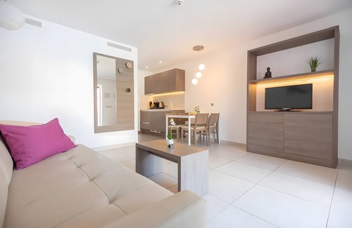 Cala Agulla Apartment | Apartment 'Standard 14' with Shared Pool, Wi-Fi and Air Conditioning