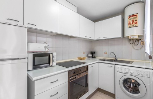 Santa Pola Apartment | Apartment 'Sunflower Beach' with Private Terrace, Balcony and Wi-Fi